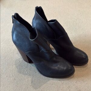Gianni Bini Black Leather Heeled Boots